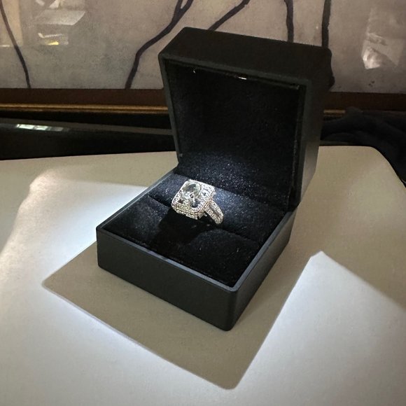 Beautiful Natural Light Green Amethyst Ring with small Diamond - Sterling Size 7 - Picture 14 of 14